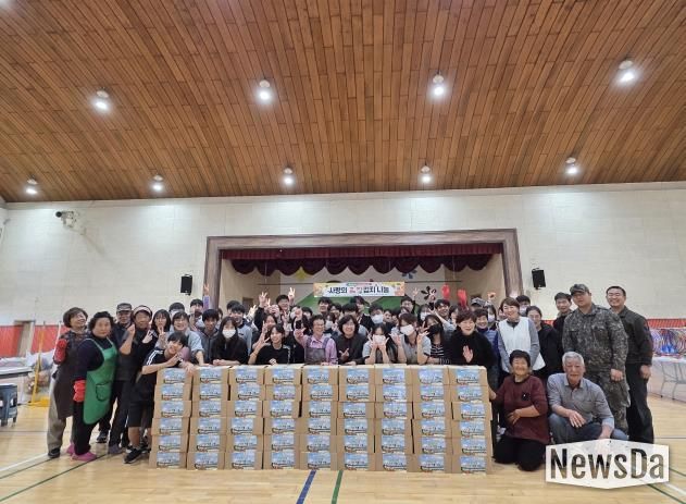 삼성중학교, 포천시 신북면 취약계층에 김장김치 50상자 후원