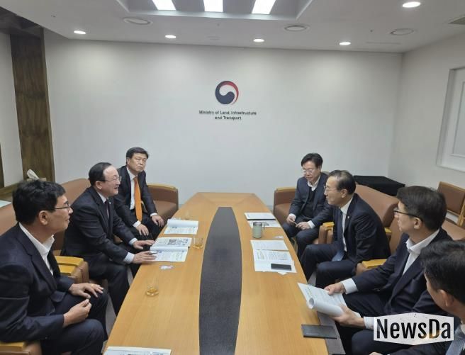 김덕현 연천군수, 김윤덕 국토교통부 장관과 지역현안 논의