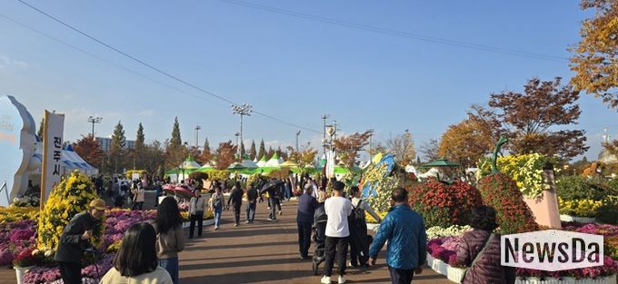 ‘2025 진주국화작품전시회’성황리 폐막