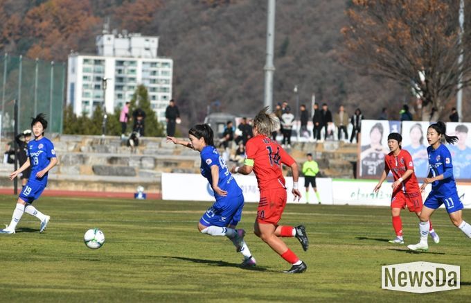 화천 KSPO가 지난 15일 화천에서 열린 2025 WK리그 챔피언 결정전 2차전에서 승리하며, 창단 11년 만에 처음으로 챔피언의 자리에 올랐다