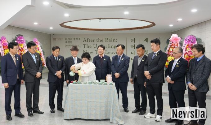 지난 13일 강진군 다산박물관에서 ‘다산과 강진茶 : 비 갠 뒤 새 찻잎 피어나니’특별전이 개막했다.