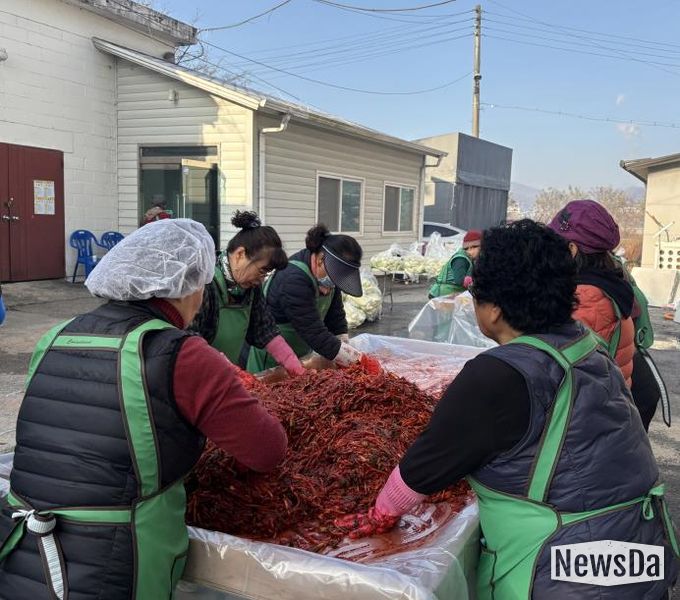 포천시 신북면 남녀새마을회, ‘2025 사랑의 김장 나눔 행사’ 개최