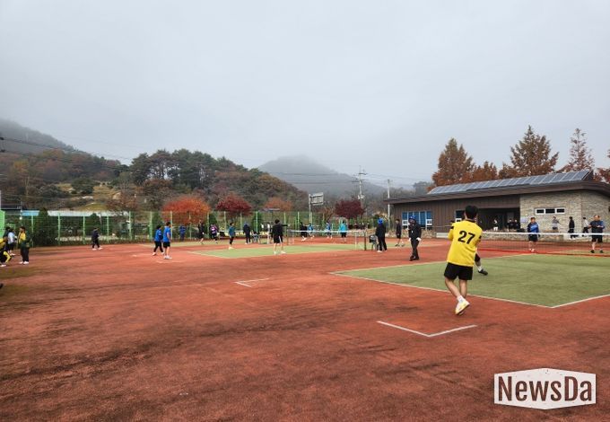 진안군 용담댐 주변 친선 족구대회로 지역 화합 다져
