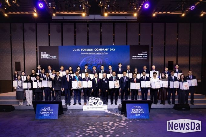 크라운월드와이드 제공