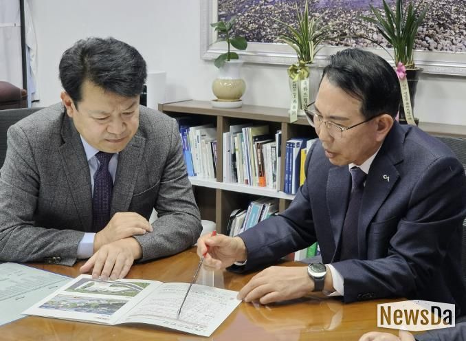 이완섭 서산시장이 지난 17일 국회를 방문해 국회의원들과 주요 현안 사업들에 대해 소통했다.