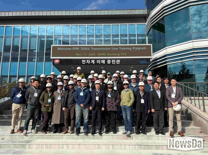 한전 고창전력시험센터에 방문한 참가자들