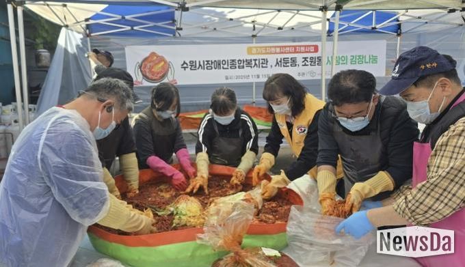 사랑을 만드는 사람들 봉사회, 수원시 장안구 조원1동에 김장김치 50박스 기탁