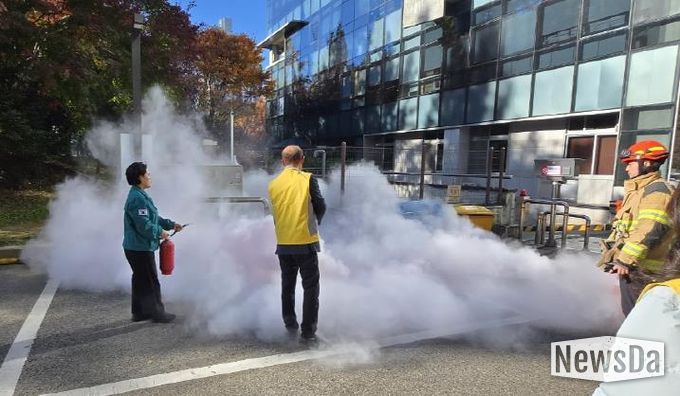 과천시 정보과학도서관, 과천소방서와 ‘2025년 합동소방훈련’ 진행