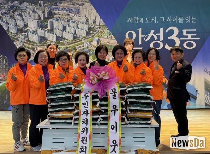 발표회 감동, 나눔으로 이어지다! 안성시 안성3동 주민자치위원회 취약계층에 쌀 기부