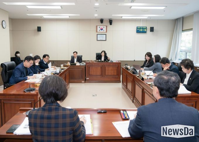 용인특례시의회 경제환경위원회, 행정사무감사 1일차