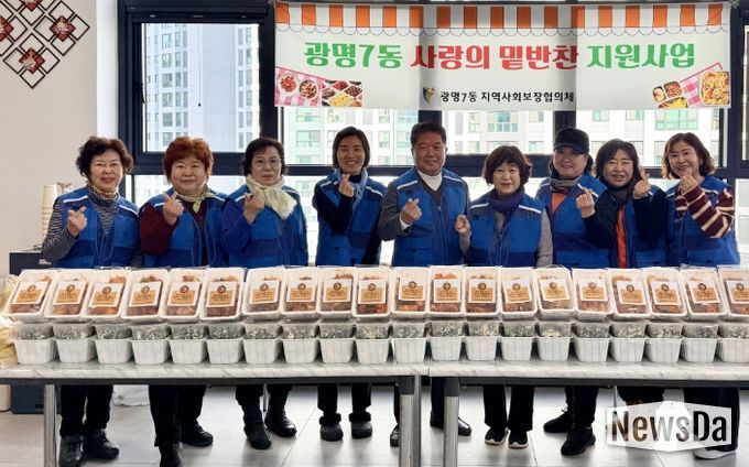 광명시 광명7동 지역사회보장협의체는 19일 행정복지센터 5층 나눔곳간에서 지역 내 취약계층을 위한 밑반찬 나눔 봉사활동을 실시했다.