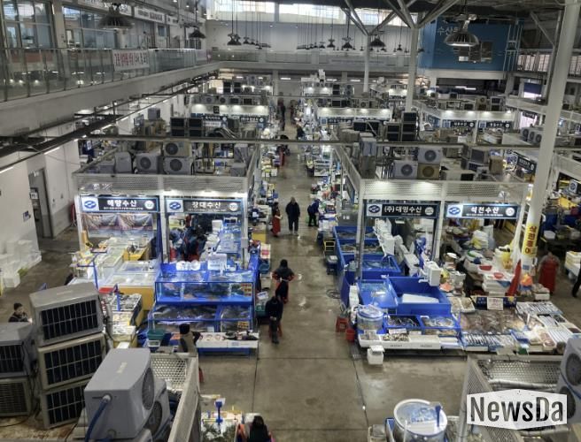 수원시농수산물도매시장 수산동 전경