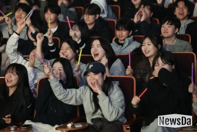 의왕 고3 청소년 힐링콘서트 <#OFF DAY>, 성공적 개최