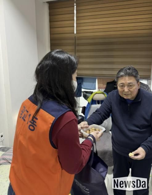 수원시 영통구 광교1동, 겨울맞이 따뜻한 반찬나눔으로 돌봄 이웃 안부 살펴