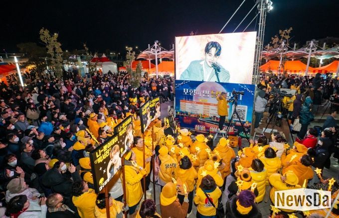 포항시는 지난 28일부터 29일까지 양일간 포항운하 플라워트리 일원에서 ‘포항의 밤, 달빛포차’ 축제를 성황리에 개최했다.