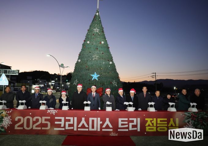 2025 크리스마스트리 점등식 개최(화양읍범곡사거리).
