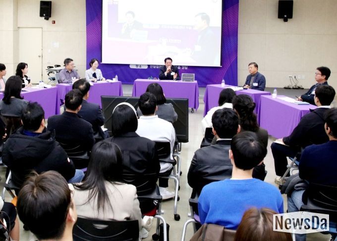 안양시가 민선8기 3주년 기념 공공·협력기관 순회간담회를 개최 중인 가운데, 2일 오후 3시부터 안양창업지원센터 9층 강당에서 안양산업진흥원 간담회가 진행되고 있다.