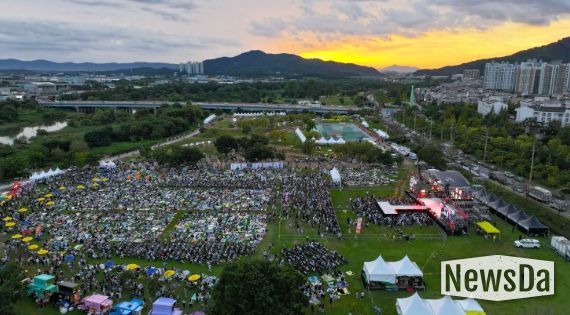 지난 9월 황룡친수공원에서 열린 제3회 광산뮤직ON페스티벌 행사장 전경. 이틀간 9만 5,000여 명이 찾아 가을의 낭만과 감성을 즐겼다.