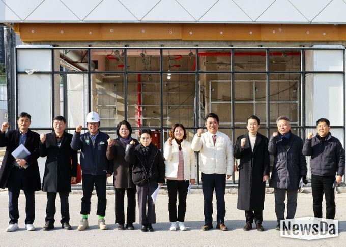 안산시의회 도시환경위원회가 지난 2일 신안산선 한양대정거장(가칭) 추가 출입구 신설 현장을 방문한 모습.