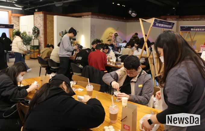 그해 청년은...2025 사진