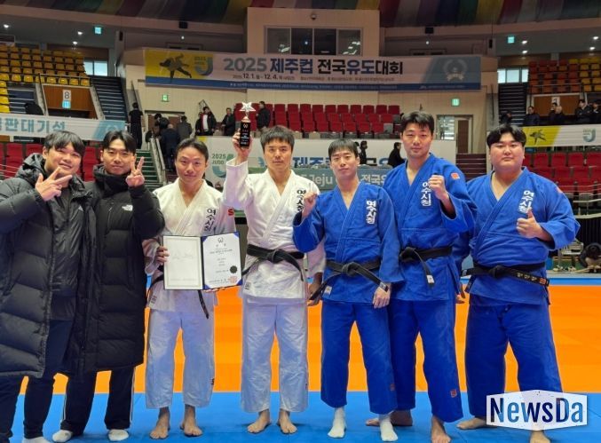 2025 제주컵 전국유도대회에서 우수한 성적을 거둔 여수시청 유도팀 선수단