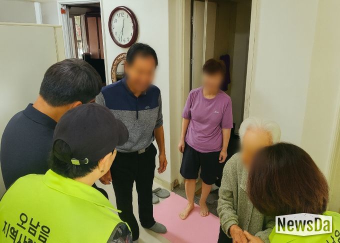 나눔으로 따듯한 마음을 전달…오남읍 지역사회보장협의체, 취약계층에 연말 나눔꾸러미 전달