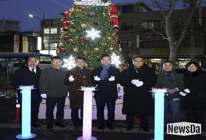 성북구는 5일 성탄트리 점등식을 개최했다