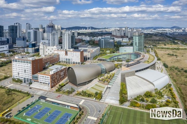 인천글로벌캠퍼스 전경-2012년 한국뉴욕주립대 개교를 시작으로 현재 5개 외국대학 공동 캠퍼스이다