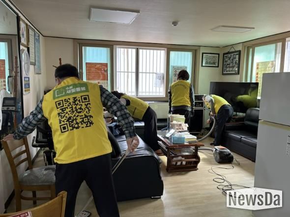 수원시 팔달구 우만2동 지역사회보장협의체, 한파 대비 경로당 환경정비 실시