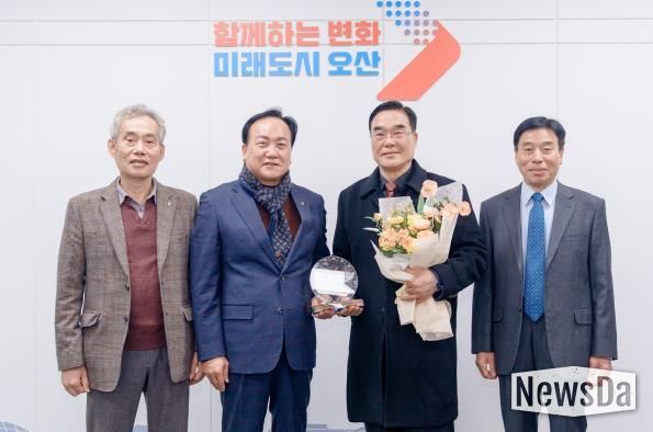 오산시, 대한노인회 오산시지회 신건호 회장 ‘1일 명예시장’ 위촉