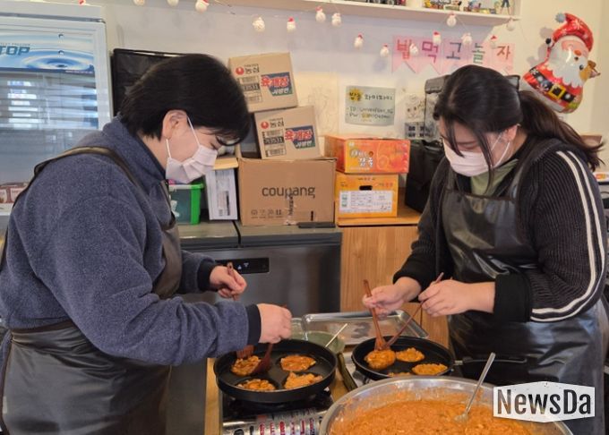 군포시청소년재단 당동청소년문화의집, 지역 아동·청소년 위한 ‘밥먹고놀자’ 도시락 포장 봉사활동 진행