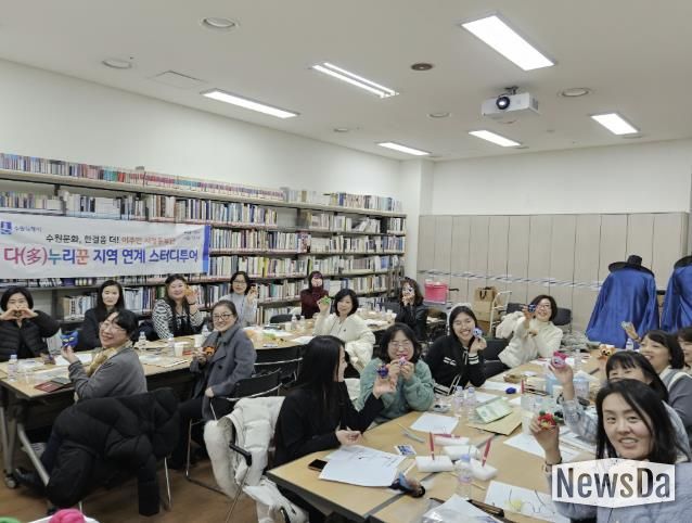 이주민시정홍보단 ‘다누리꾼’이 지역연계 스터디투어에 참여하고 있다.