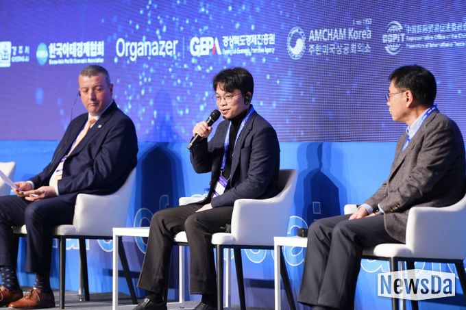 소타텍코리아 제임스 레 대표가 포스트 APEC 글로벌비전서밋 AI 패널 토론에 참여