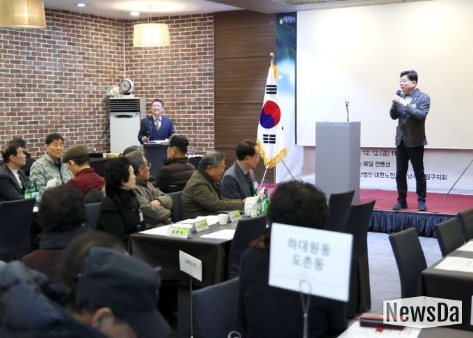 성남시의회, 중원노인회지회 송년 간담회 및 노래경연 참석