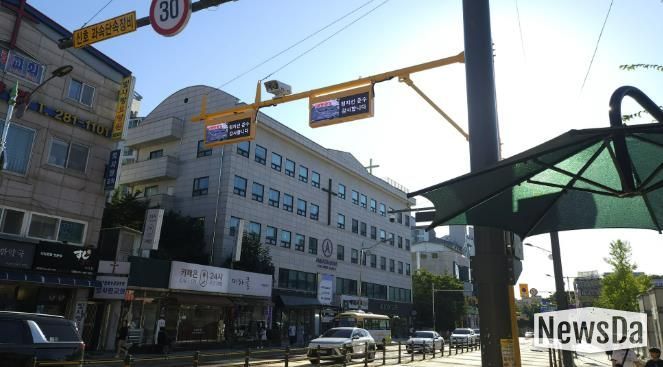 기흥구는 어린이보호구역 내에 ‘정지선 위반 알리미’와 ‘우회전 감응 시스템’을 도입했다