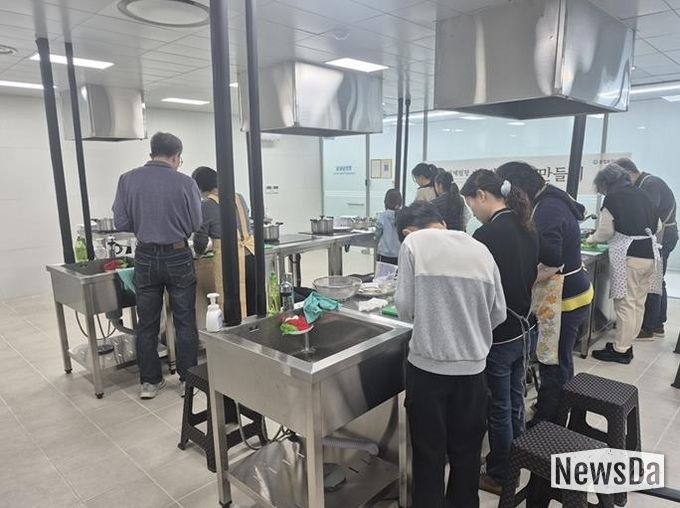 파주시 운정보건소, ‘한방차 만들기’ 주민들 큰 호응