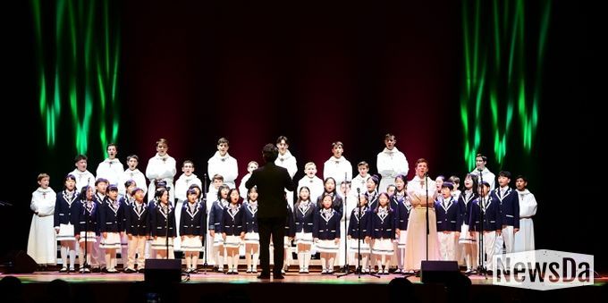 강화군, 파리나무십자가 소년합창단 초청 공연에 객석 가득 ‘성황’