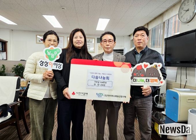 (좌측부터) 곽도연 주민복지팀장, 박경분 면장, 조근원 초대회장, 이대용 이장협의회장