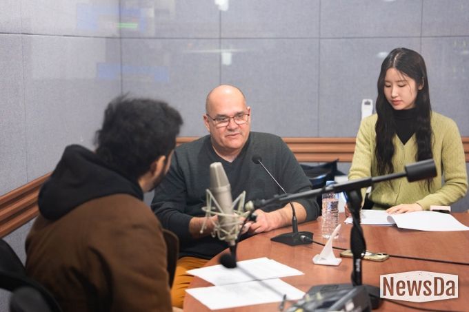 글로벌광주방송- 출판·번역가 피에르 비지우