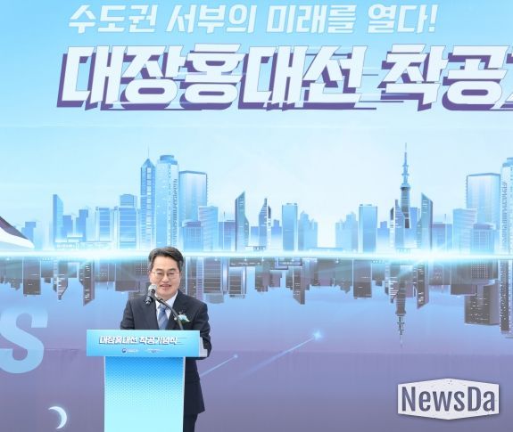 15일 오후 부천시 오정대공원에서 개최한 대장-홍대선 착공 기념식에서 김동연 경기도지사가 축사를 하고 있다.