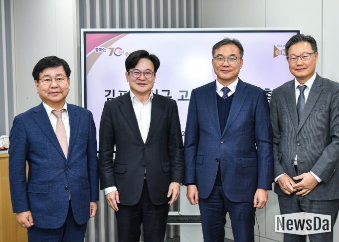 고문변호사 위촉식 단체사진