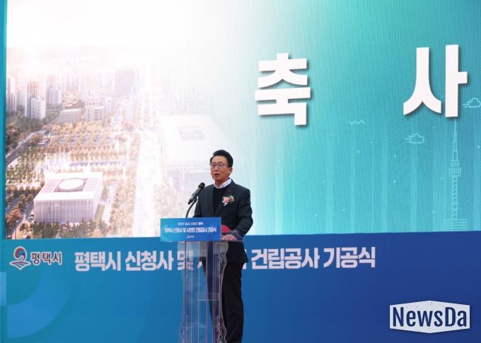 신청사 및 시의회 건립 기공식에서 축사하는 강정구 의장