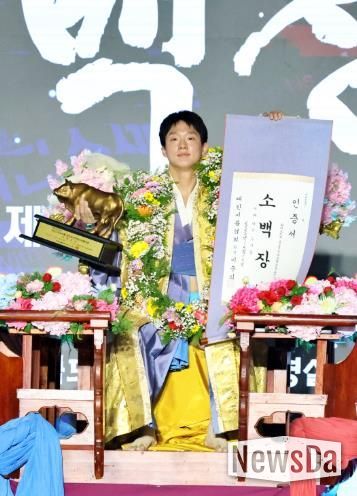 정읍 단풍미인씨름단 박상준, 생애 첫 ‘소백 장사’ 등극… 모래판 포효