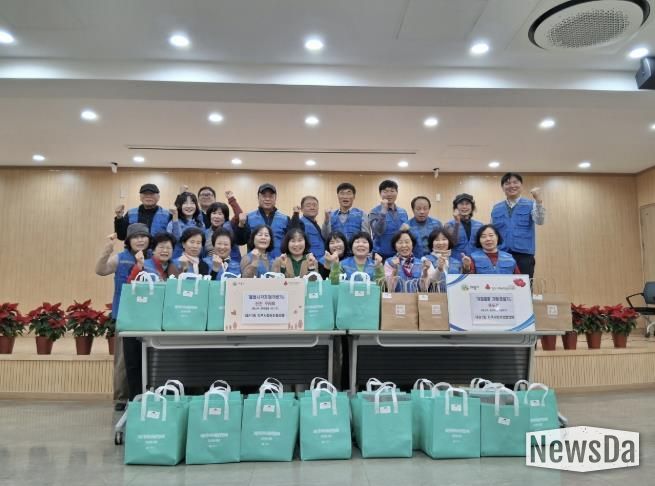 의왕시 내손1동지역사회보장협의체, 돌봄 사각지대 가구에 반찬 나눔 및 겨울용품 지원