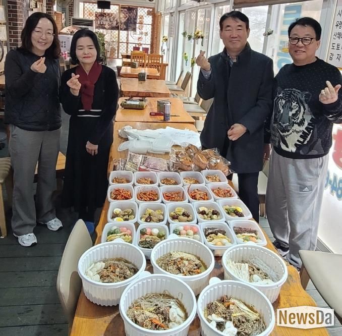 포천시 영북면 바위식당·㈜작은행복, 취약계층 5가구에 따뜻한 식사 나눔