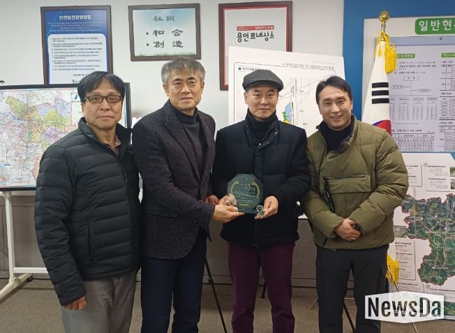 용인도시공사 모현복지회관, 지역 어르신들로부터 감사패 전달 받아