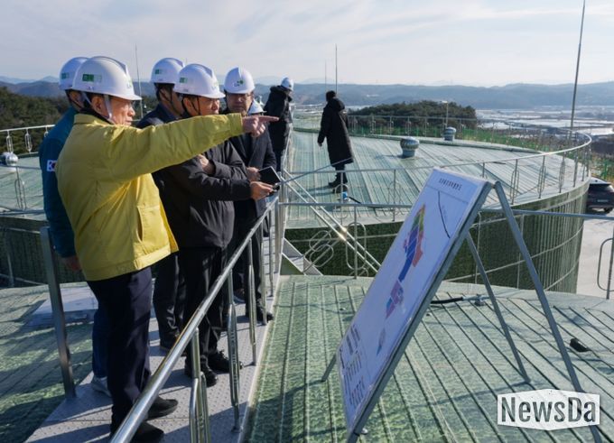 5일 새해를 맞아 영천시 관계자들이 하이테크파크지구를 방문해 현장을 점검했다.