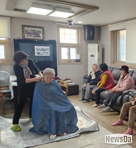 평택시 고덕면 지역사회보장협의체, 찾아가는 미용 봉사 진행