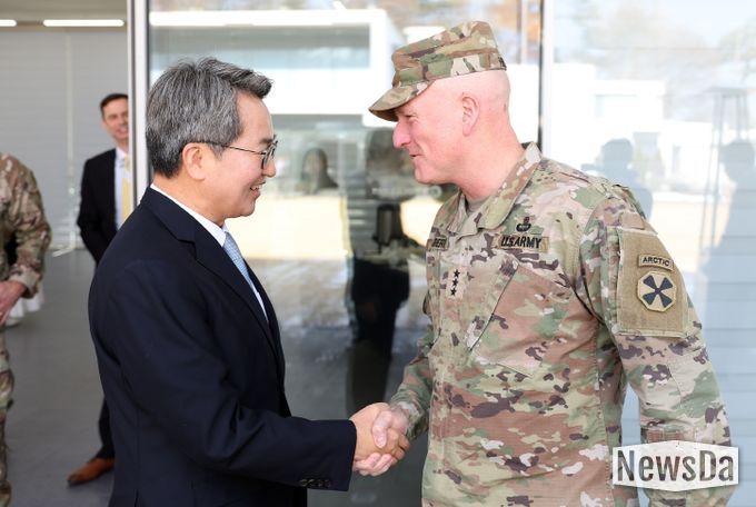 김동연 경기도지사, 조셉 힐버트 신임 미8군 사령관 만나 한미동맹 강화 위한 협력 약속
