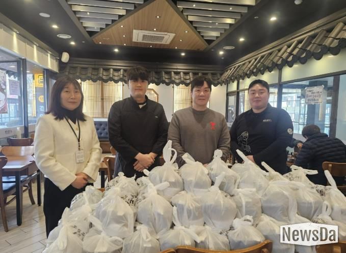 광주시 ㈜역전푸드, 설 앞두고 취약계층 노인가구에 국밥 100세트 기탁